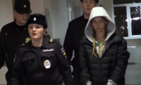 Насте Рыбке и Алексу Лесли собирают на адвокатов
