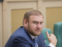 Член Совета Федерации федсобрания РФ обвиняется в двух убийствах, а его отец в мошенничестве на 30 миллиардов