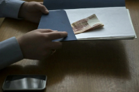 Консультанта областной инспекции госжилнадзора в Волгограде подозревают в мошенничестве