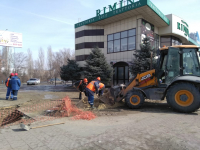 Провал в центре Волгограда рядом с остановкой засыпали песком