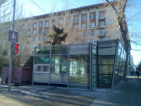 С Аллеи Героев в Волгограде уходят стеклянные павильоны