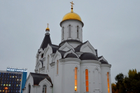 Сотни саратовцев пришли проститься с убитой школьницей