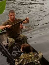 Появилось видео момента спасения пропавшей девочки в Михайловской области