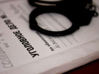 Пенсионер убил мать после ее отказа дать денег на спиртное, и несколько дней пьянствовал в компании с мертвой