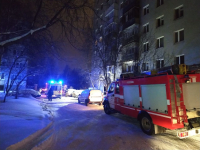 pri pozhare v zhilom dome v ekaterinburge pozharnye evakuirovali 90 chelovek 1610412765379604764 800x800
