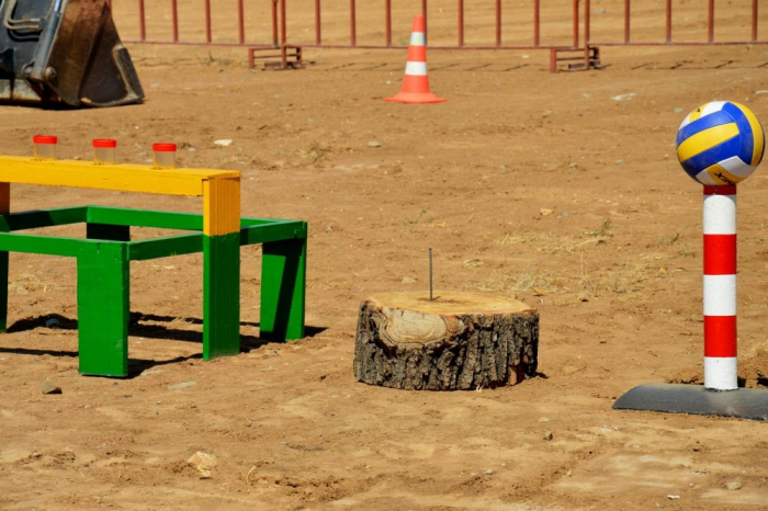 Наполнить стакан водой с помощью ковша: В Волжском в мастерстве соревнуются экскаваторщики