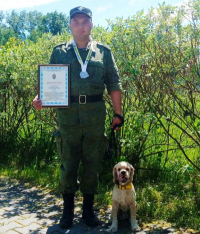 фото: Пограничное управление ФСБ по Волгоградской области. Кинолог со служебным псом по кличке "Арчи"