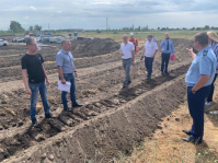 Фото: природоохранным прокурором Михаилом Макашовым лично проведён осмотр территории в Волго-Ахтубинской пойме в районе строительства моста/ Александр Осипов