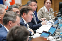 фото: Станислав Коротков на заседании областной Думы