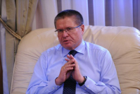 Десять участков земли и дом Улюкаева арестовал суд