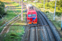 Два маленьких школьника пустили электричку под откос