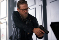 akter charlie hunnam 16