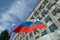 Фирму в Волгограде оштрафовали за использование флага и герба РФ