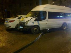 24-летняя автоледи протаранила маршрутку в Волгограде