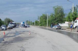 В Волжском лужа на дороге стала причиной «многоступенчатой» аварии В Волжском лужа на дороге стала причиной «многоступенчатой» аварии