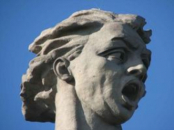 Фальшивую «Родину- Мать» повязали Всемирной паутиной