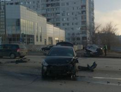 В Волгограде перебегающего на красный свет пешехода сбила иномарка В Волгограде перебегающего на красный свет пешехода сбила иномарка