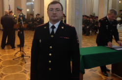 Полицейский, посадивший брянского экс-губернатора, ранен в спину ударом ножа Полицейский, посадивший брянского экс-губернатора, ранен в спину ударом ножа