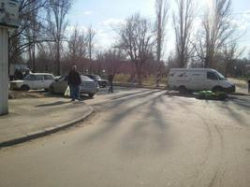 В Волгограде мотоциклист смял своим телом два автомобиля