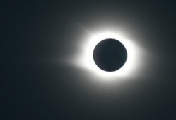 И закрыла Луна Солнце, и было затмение с магнитной бурей