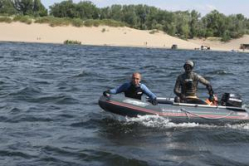 Со дна Волги полицейские и «диверсанты» достали несколько брошенных браконьерами сетей