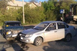 В Волгограде две автоледи не поделили дорогу В Волгограде две автоледи не поделили дорогу