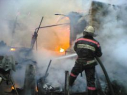 Под Волгоградом пытались сжечь дом с 4 людьми внутри Под Волгоградом пытались сжечь дом с 4 людьми внутри