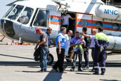 В Волгоград вертолет МЧС доставил еще 17 украинцев В Волгоград вертолет МЧС доставил еще 17 украинцев