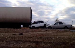 Под Волгоградом «Волга» подтолкнула «семерку» под фуру Под Волгоградом «Волга» подтолкнула «семерку» под фуру