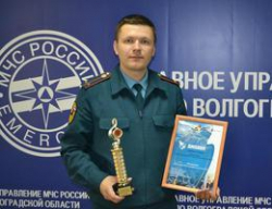 Волгоградский спасатель сразил жюри престижного конкурса, исполнив песню «На безымянной высоте» Волгоградский спасатель сразил жюри престижного конкурса, исполнив песню «На безымянной высоте»