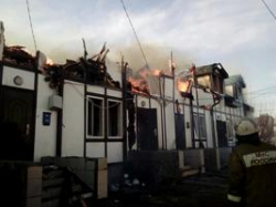 Пожар в таунхаусе оставил без крова 4 многодетных семьи