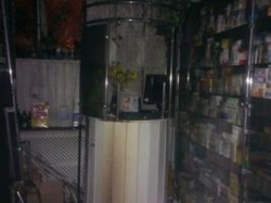 В Волгограде налетчики в противогазах подожгли аптеку В Волгограде налетчики в противогазах подожгли аптеку