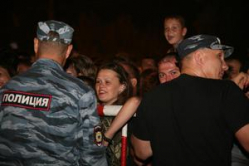  Тысячи зрителей продолжают прибывать на байк-шоу