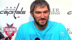 В день 30-летия Александру Овечкину подарили живую овцу