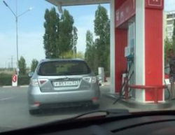 Волгоградки на заправке стали звездами Интернета Волгоградки на заправке стали звездами Интернета