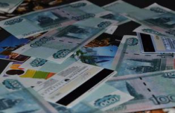 Россияне задолжали банкам 10 триллионов рублей Россияне задолжали банкам 10 триллионов рублей