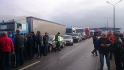 В Волгограде дороги делают, а 20-тонные фуры их разбивают В Волгограде дороги делают, а 20-тонные фуры их разбивают