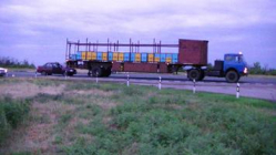 Под Волгоградом «Приора» врезалась в «пчеловоз»: трое пострадали Под Волгоградом «Приора» врезалась в «пчеловоз»: трое пострадали