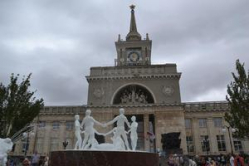 Глава региона велел кончать с бардаком на Привокзальной площади Волгограда Глава региона велел кончать с бардаком на Привокзальной площади Волгограда