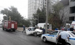 В Волгограде иномарка врезалась в столб, погиб пассажир В Волгограде иномарка врезалась в столб, погиб пассажир