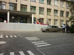 На территории волгоградской гимназии машина сбила 8-летнего ученика