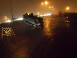 В Волгограде на скользкой дороге «Нива» перевернулась на крышу