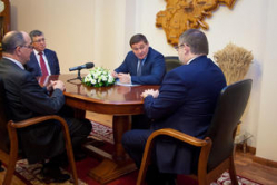 Андрей Бочаров поддержал решения ученых советов ВГСПУ и ВолГУ об объединении Андрей Бочаров поддержал решения ученых советов ВГСПУ и ВолГУ об объединении