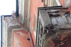 В Волгограде суд обязал  управляющую компанию произвести ремонт балкона