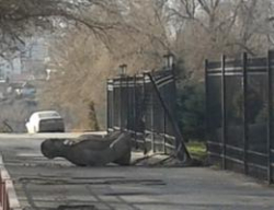 Железный Феликс пал у здания МВД в Волгограде Железный Феликс пал у здания МВД в Волгограде