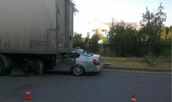 В Волгограде 16-летняя врезалась в фуру: пострадал 3-летний малыш