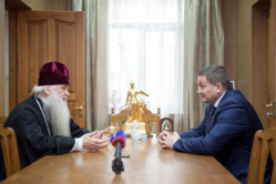 Андрей Бочаров в день рождения Владыки Германа передал ему историческую фотографию Андрей Бочаров в день рождения Владыки Германа передал ему историческую фотографию