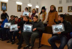 «Ночные волки» вручили волгоградским детям подарки «Ночные волки» вручили волгоградским детям подарки