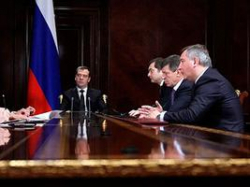 На Медведева подали в суд, а он раскритиковал правительство за 