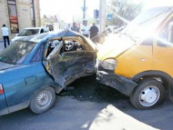 В Волгограде в ДТП пострадала 19-летняя пассажирка «маршрутки» В Волгограде в ДТП пострадала 19-летняя пассажирка «маршрутки»